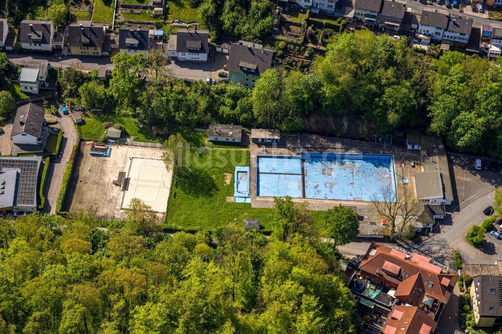 Luftaufnahme Hagen - Schwimmbecken des Freibades Hohenlimburger Schwimmverein e.V. am Hasselbach im Ortsteil Hohenlimburg in Hagen im Bundesland Nordrhein-Westfalen