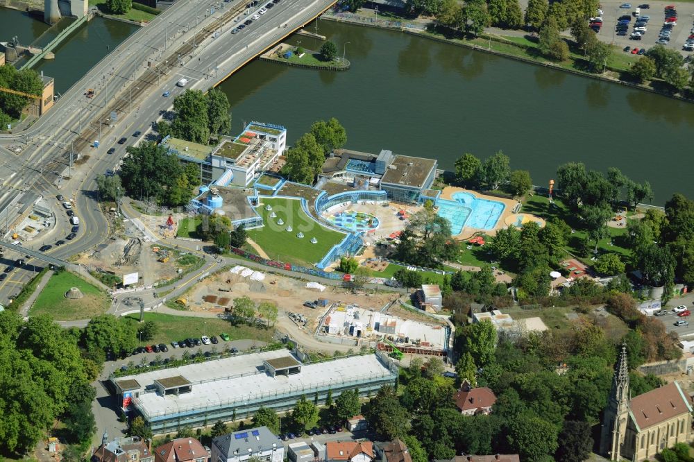 Stuttgart von oben - Schwimmbecken des Freibades DAS LEUZE Mineralbad Am Leuzebad in Stuttgart im Bundesland Baden-Württemberg