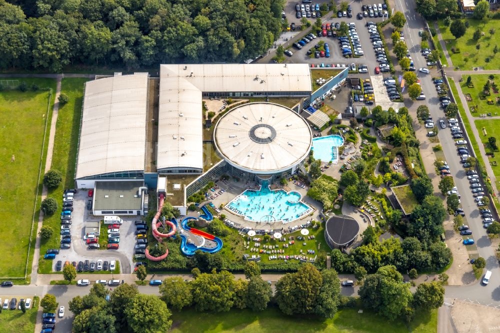 Hamm von oben - Schwimmbecken des Freibades Maximare Erlebnistherme Bad Hamm GmbH in Hamm im Bundesland Nordrhein-Westfalen, Deutschland