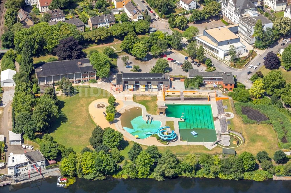 Wetter (Ruhr) aus der Vogelperspektive: Schwimmbecken des Freibades Natur Freibad Wetter (Ruhr) am Ufer des Harkortsee in Wetter (Ruhr) im Bundesland Nordrhein-Westfalen, Deutschland