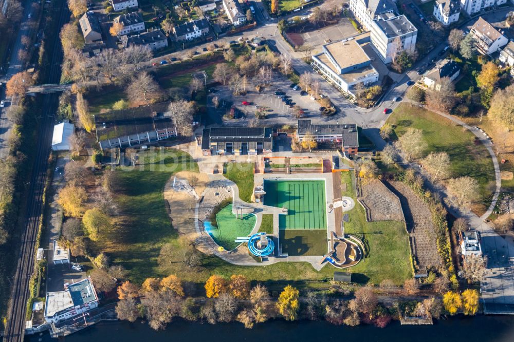 Wetter (Ruhr) aus der Vogelperspektive: Schwimmbecken des Freibades Natur Freibad Wetter (Ruhr) am Ufer des Harkortsee in Wetter (Ruhr) im Bundesland Nordrhein-Westfalen, Deutschland