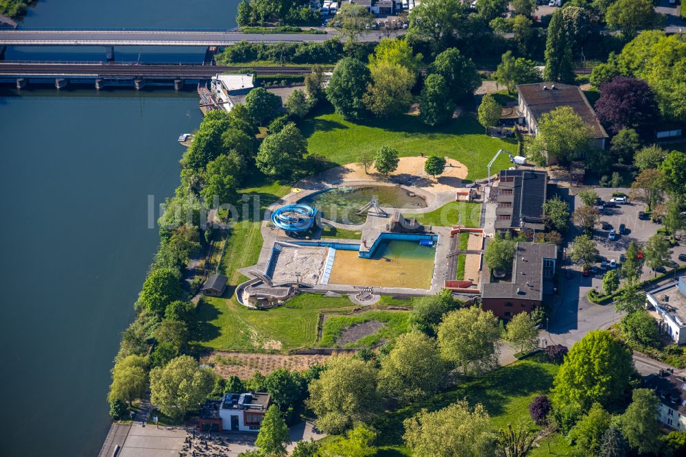 Luftaufnahme Wetter (Ruhr) - Schwimmbecken des Freibades Natur Freibad Wetter (Ruhr) am Ufer des Harkortsee in Wetter (Ruhr) im Bundesland Nordrhein-Westfalen, Deutschland