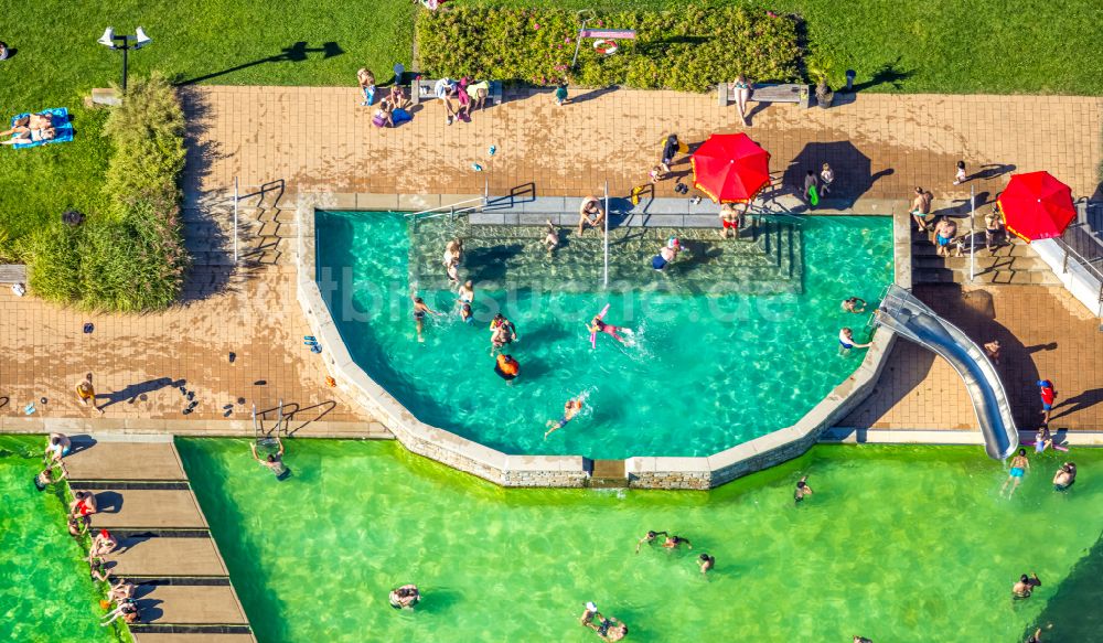 Dortmund von oben - Schwimmbecken des Freibades Naturfreibad Froschloch in Dortmund im Bundesland Nordrhein-Westfalen, Deutschland