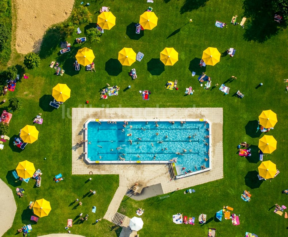 Erkrath Von Oben Schwimmbecken Des Freibades Neandertalbad In Erkrath Im Bundesland Nordrhein