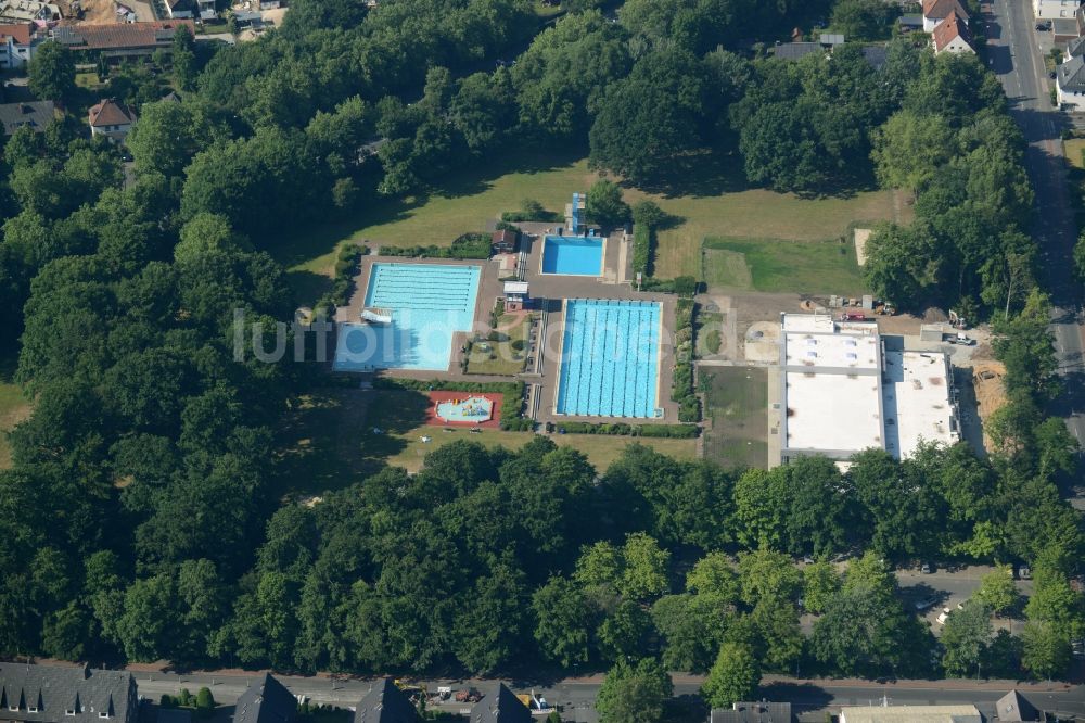 Luftbild Gütersloh - Schwimmbecken des Freibades Nordbad in Gütersloh im Bundesland Nordrhein-Westfalen