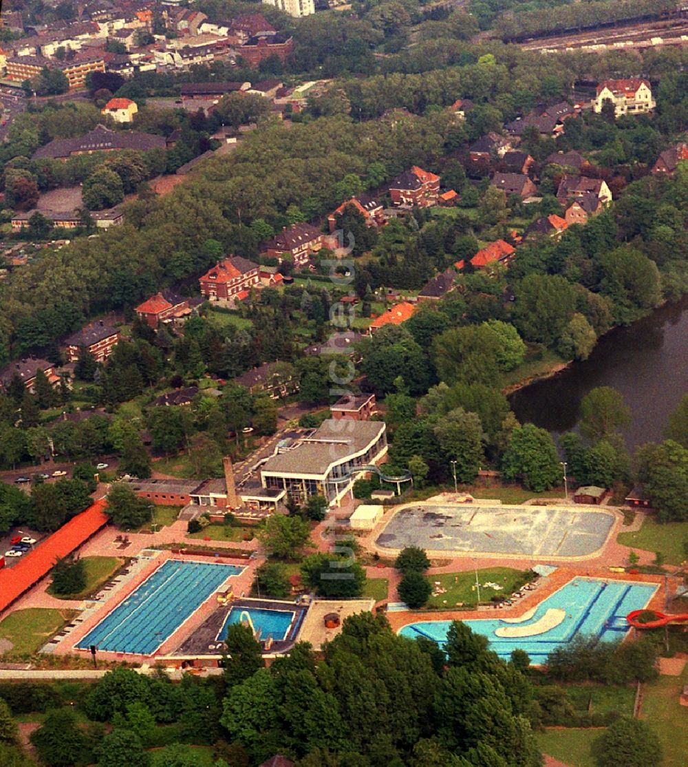 Luftaufnahme Kamp-Lintfort - Schwimmbecken des Freibades Panoramabad Pappelsee an der Bertastraße in Kamp-Lintfort im Bundesland Nordrhein-Westfalen