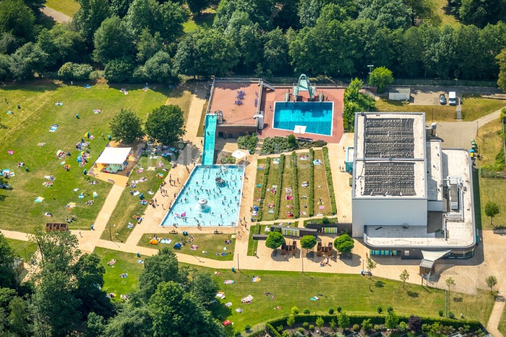 Kamp-Lintfort von oben - Schwimmbecken des Freibades Panoramabad Pappelsee an der Bertastraße in Kamp-Lintfort im Bundesland Nordrhein-Westfalen, Deutschland