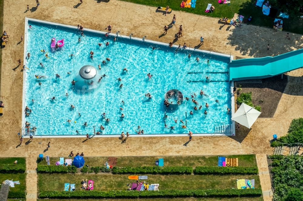 Kamp-Lintfort aus der Vogelperspektive: Schwimmbecken des Freibades Panoramabad Pappelsee an der Bertastraße in Kamp-Lintfort im Bundesland Nordrhein-Westfalen, Deutschland