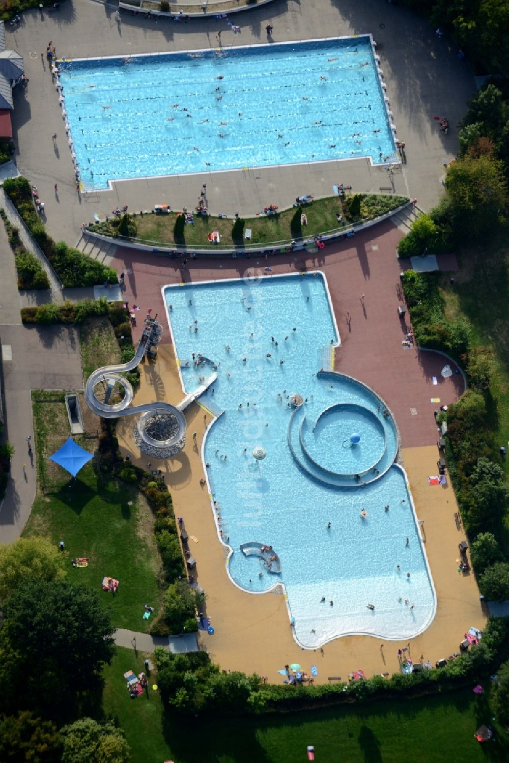 Luftbild Pfaffenhofen - Schwimmbecken des Freibades Pfaffenhofen in Pfaffenhofen im Bundesland Bayern