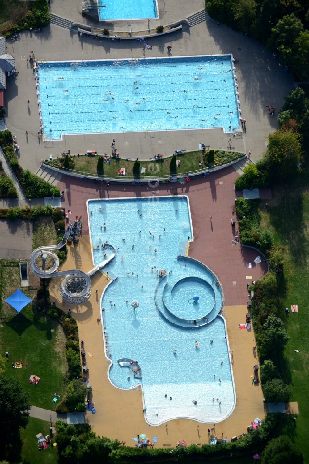 Luftaufnahme Pfaffenhofen - Schwimmbecken des Freibades Pfaffenhofen in Pfaffenhofen im Bundesland Bayern