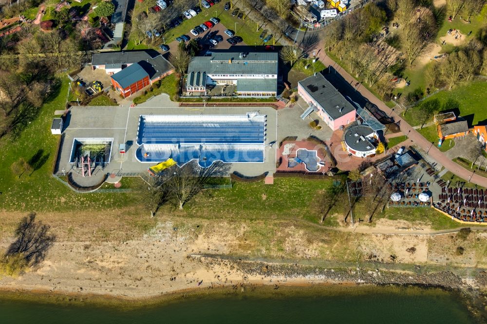 Wesel aus der Vogelperspektive: Schwimmbecken des Freibades Rheinbad in Wesel im Bundesland Nordrhein-Westfalen, Deutschland