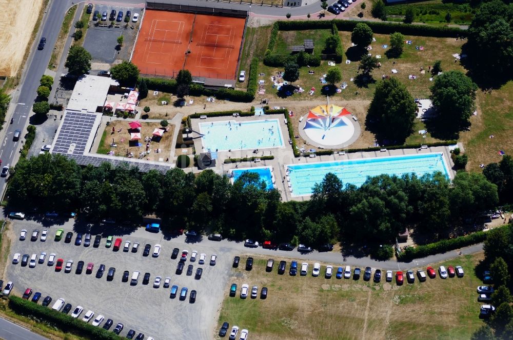 Luftbild Rosdorf - Schwimmbecken des Freibades Rosdorf in Rosdorf im Bundesland Niedersachsen, Deutschland