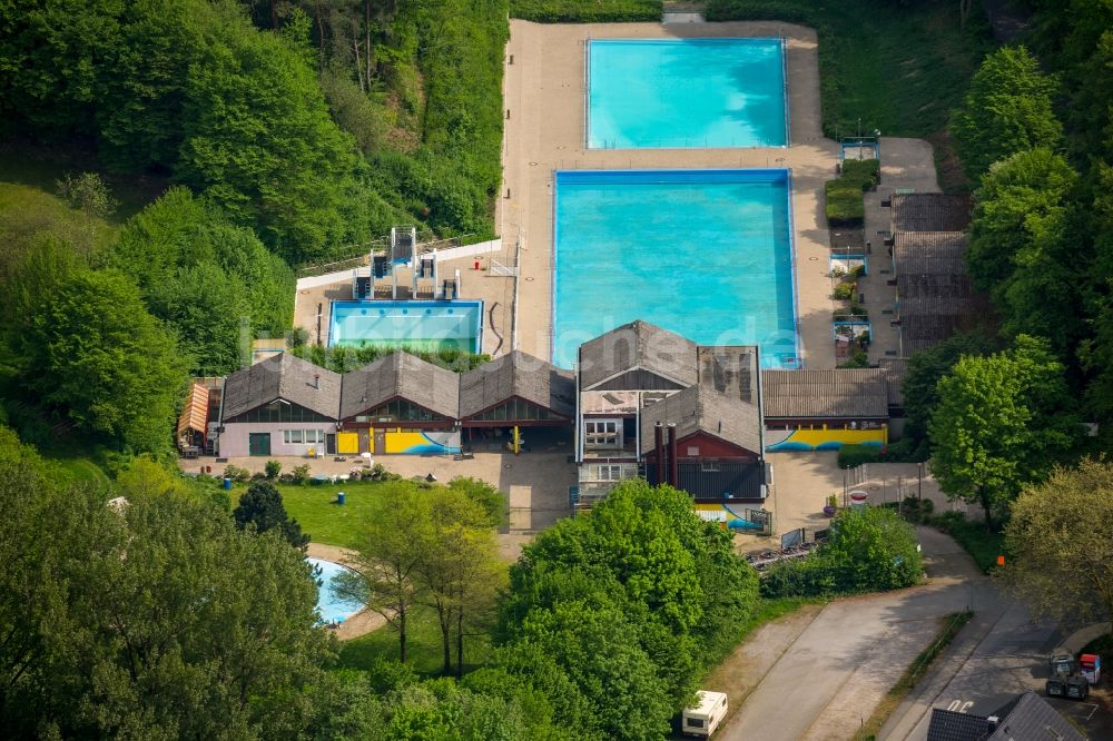 Luftaufnahme Schwelm - Schwimmbecken des Freibades Schwelmebad in Schwelm im Bundesland Nordrhein-Westfalen