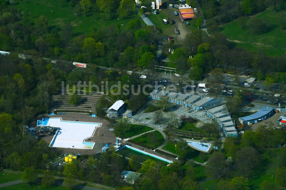 Luftaufnahme Berlin - Schwimmbecken des Freibades Sommerbad Neukölln der Berliner Bäder-Betriebe am Columbiadamm in Berlin, Deutschland