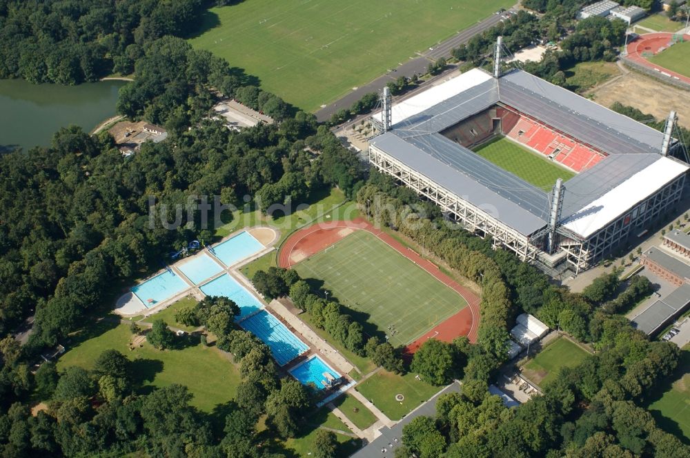 Köln aus der Vogelperspektive: Schwimmbecken des Freibades Stadionbad in Köln im Bundesland Nordrhein-Westfalen, Deutschland