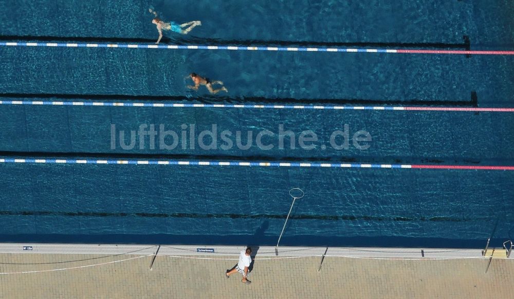 Luftbild Nauen - Schwimmbecken des Freibades Stadtbad an der Karl-Thon-Straße in Nauen im Bundesland Brandenburg