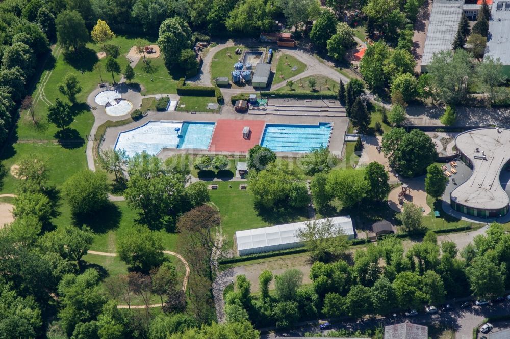 Luftaufnahme Nauen - Schwimmbecken des Freibades Stadtbad Karl-Thon-Straße in Nauen im Bundesland Brandenburg