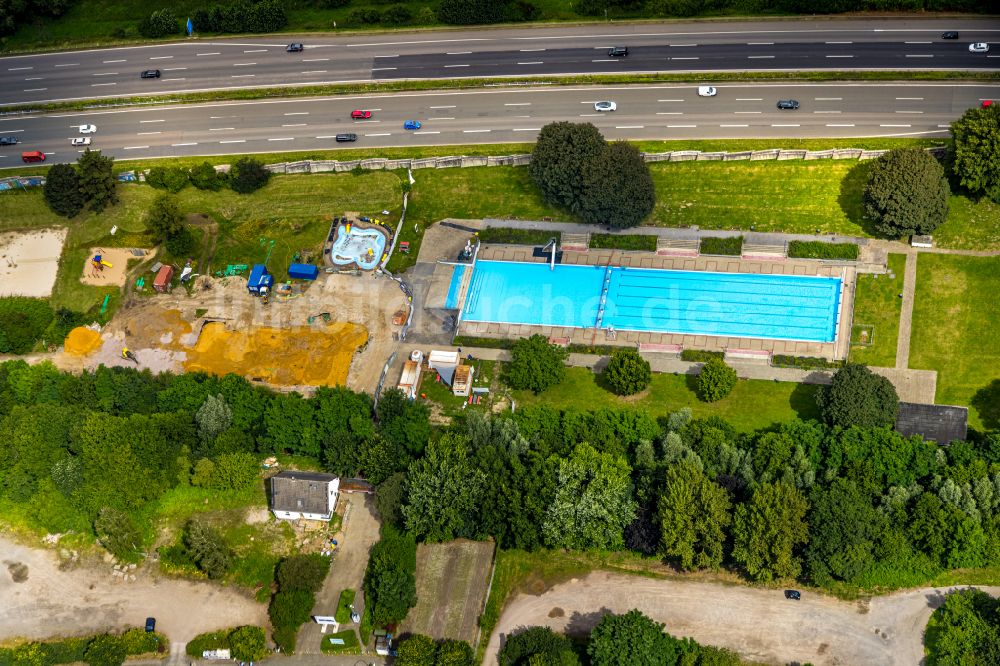 Luftaufnahme Bottrop - Schwimmbecken des Freibades Stenkhoff-Bad an der Stenkhoffstraße in Bottrop im Bundesland Nordrhein-Westfalen, Deutschland