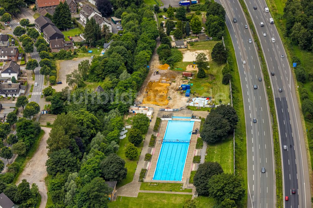 Bottrop aus der Vogelperspektive: Schwimmbecken des Freibades Stenkhoff-Bad an der Stenkhoffstraße in Bottrop im Bundesland Nordrhein-Westfalen, Deutschland