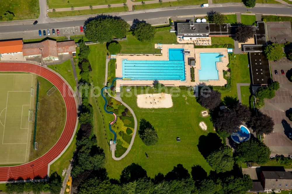 Haltern am See von oben - Schwimmbecken des Freibades Sythen e.V. in Haltern am See im Bundesland Nordrhein-Westfalen