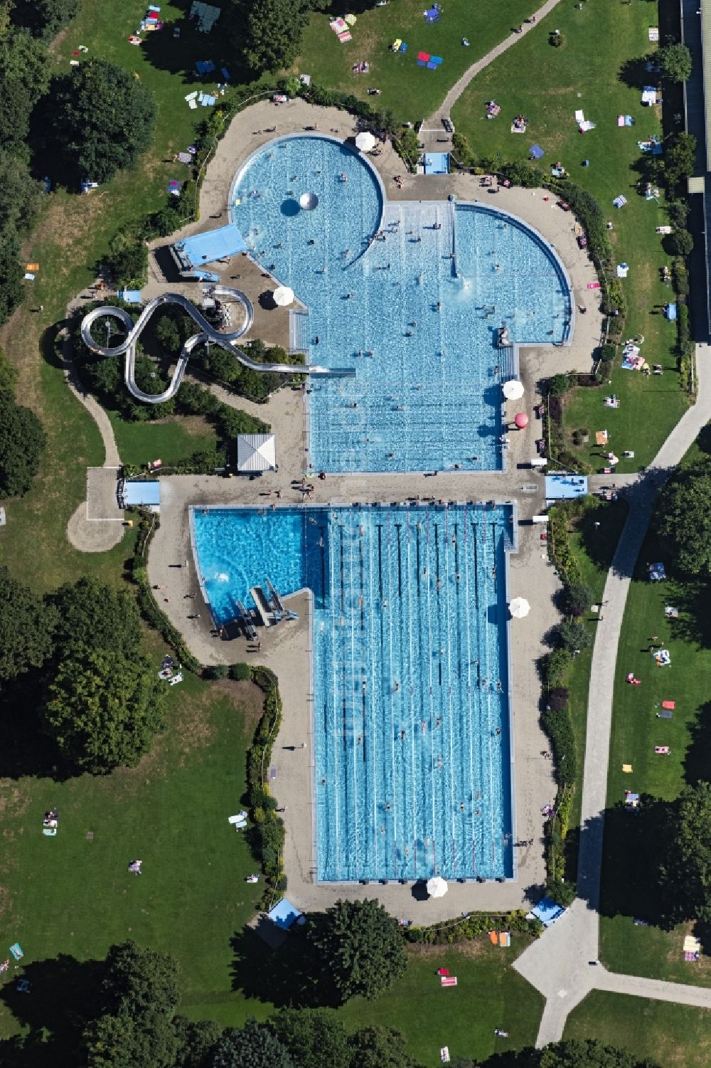 Tübingen aus der Vogelperspektive: Schwimmbecken des Freibades Tübingen in Tübingen im Bundesland Baden-Württemberg, Deutschland