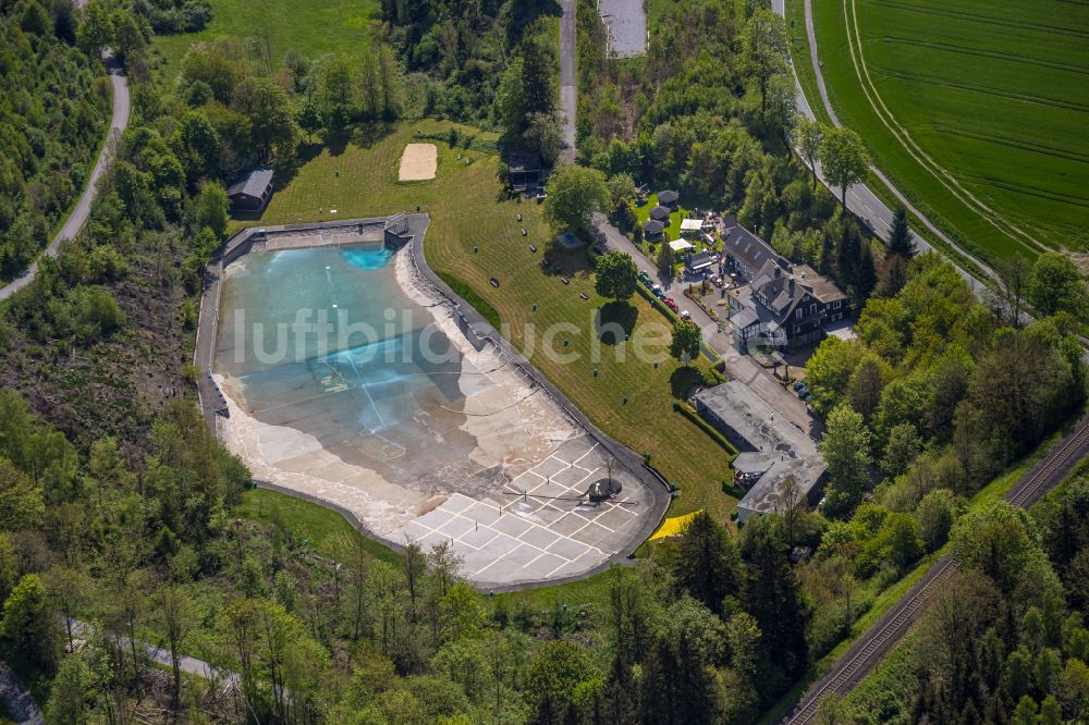 Luftbild Gudenhagen - Schwimmbecken des Freibades Waldfreibad in Gudenhagen im Bundesland Nordrhein-Westfalen, Deutschland