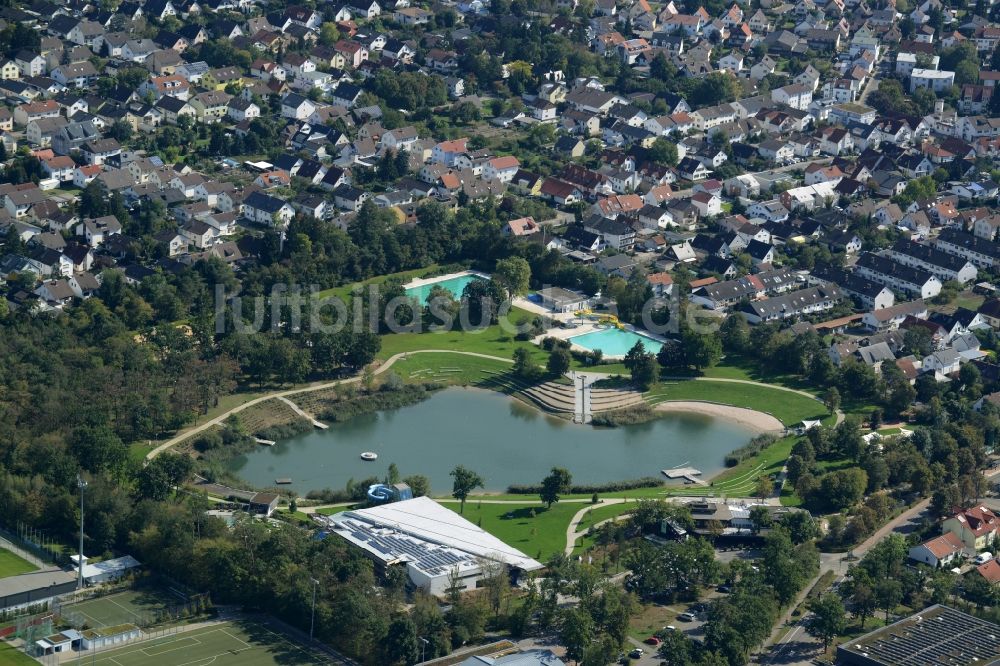 Walldorf aus der Vogelperspektive: Schwimmbecken des Freibades Waldschwimmbad in Walldorf im Bundesland Baden-Württemberg