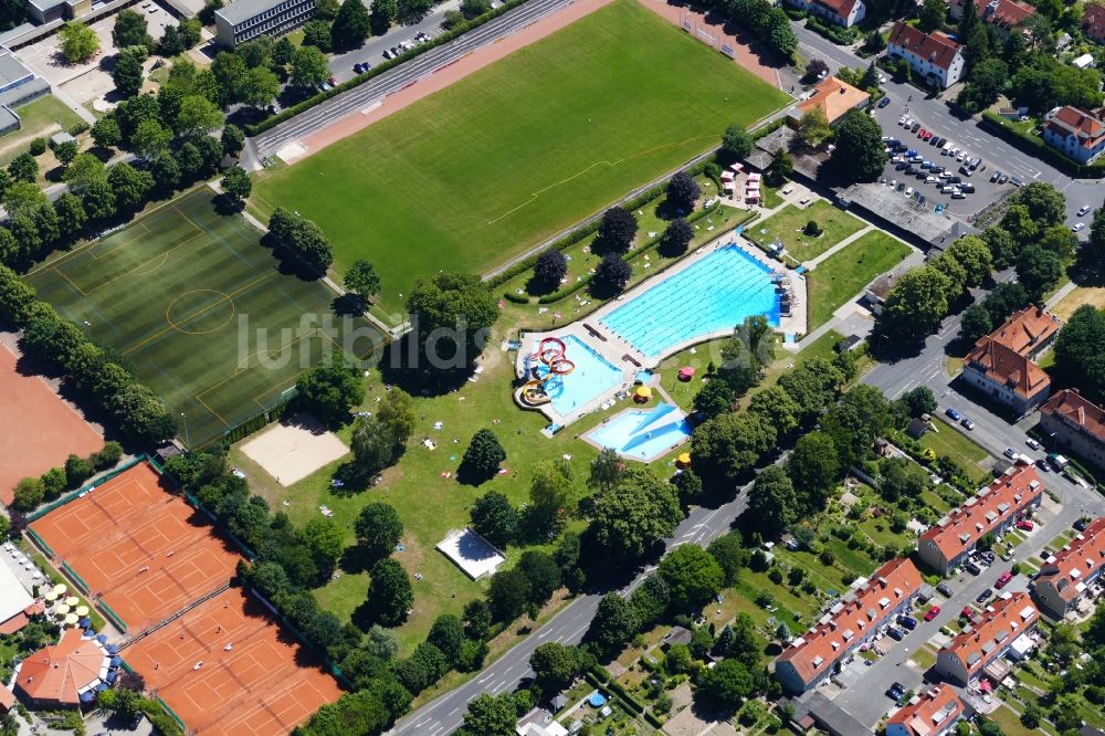 Göttingen aus der Vogelperspektive: Schwimmbecken des Freibades Weende in Göttingen im Bundesland Niedersachsen