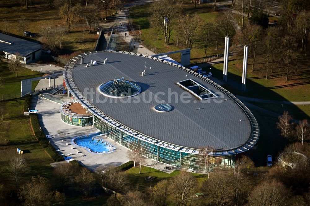 Luftbild München - Schwimmbecken des Freibades Westbad an er Weinbergerstraße in München im Bundesland Bayern, Deutschland