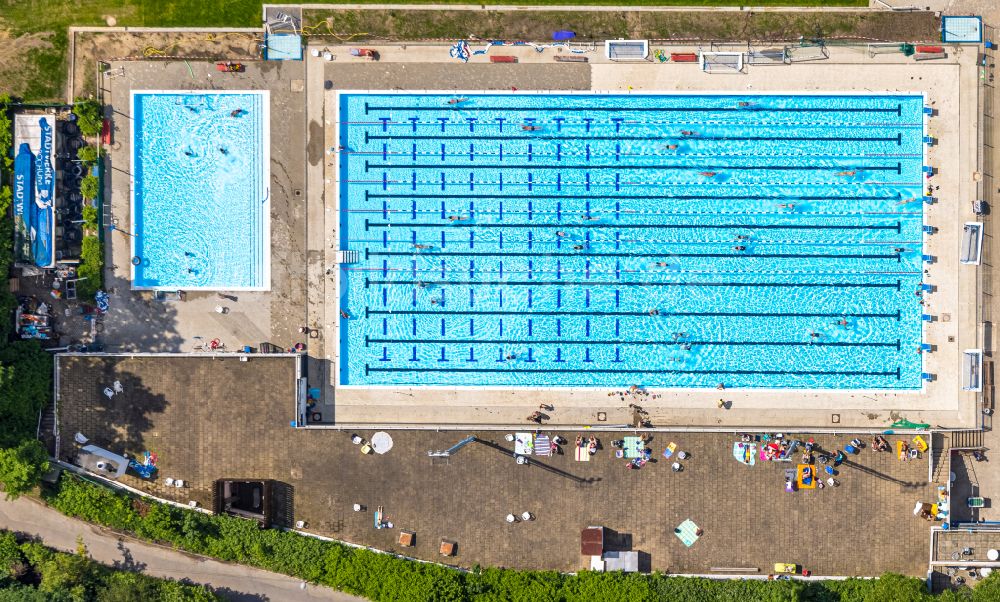 Luftbild Bochum - Schwimmbecken des Freibades Am Wiesengrund in Bochum im Bundesland Nordrhein-Westfalen, Deutschland