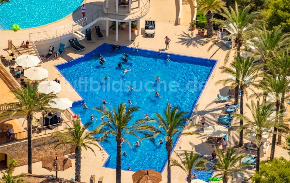 Luftbild Cala D'or - Schwimmbecken - Pool des Hotel Robinson Cala Serena in Cala D'or in Balearische Insel Mallorca, Spanien