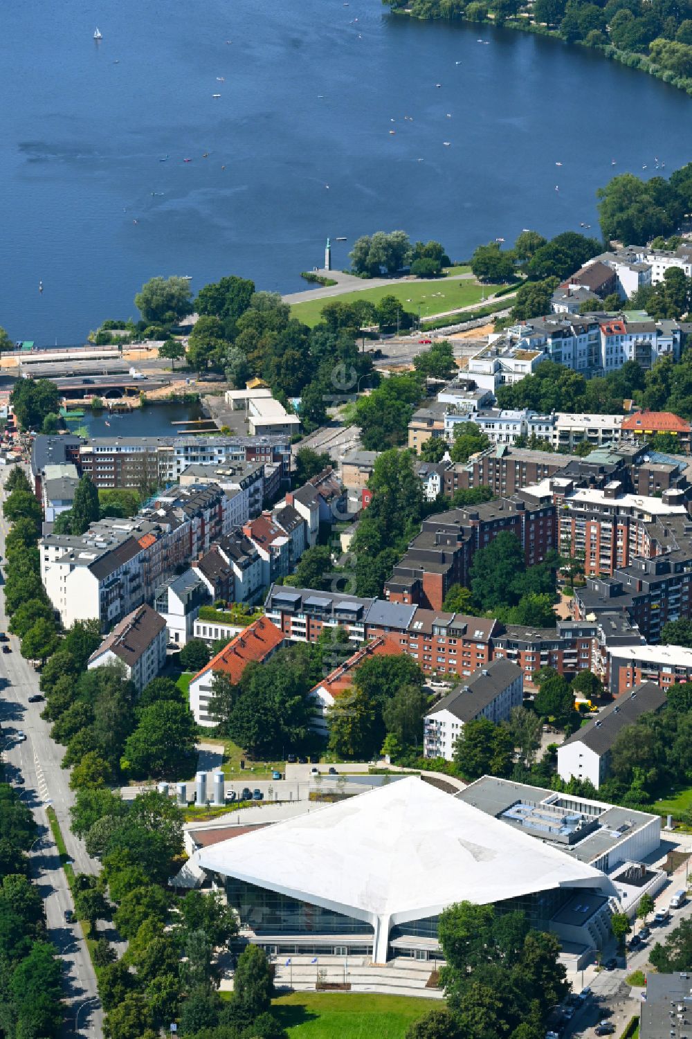 Luftaufnahme Hamburg - Schwimmhalle Alster-Schwimmhalle im Ortsteil Hohenfelde in Hamburg, Deutschland