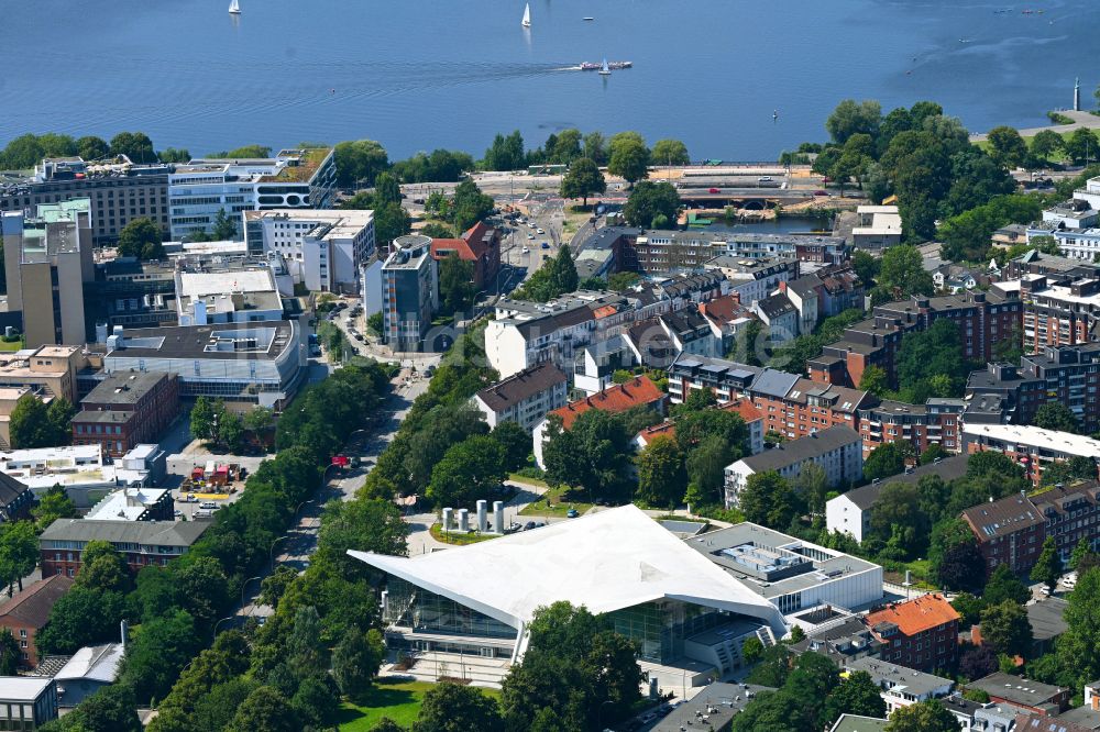 Hamburg aus der Vogelperspektive: Schwimmhalle Alster-Schwimmhalle im Ortsteil Hohenfelde in Hamburg, Deutschland