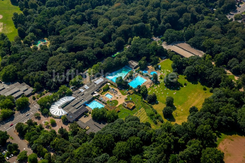 Oberhausen von oben - Schwimmhalle und Schwimmbecken des Freibades Solbad Vonderort in Oberhausen im Bundesland Nordrhein-Westfalen