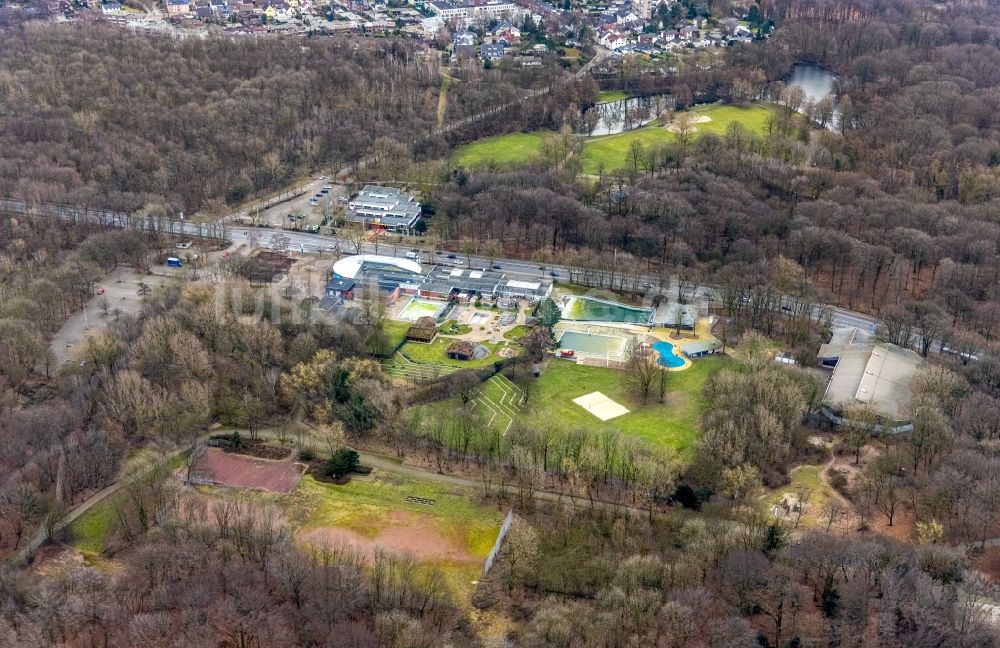 Luftbild Oberhausen - Schwimmhalle und Schwimmbecken des Freibades Solbad Vonderort in Oberhausen im Bundesland Nordrhein-Westfalen