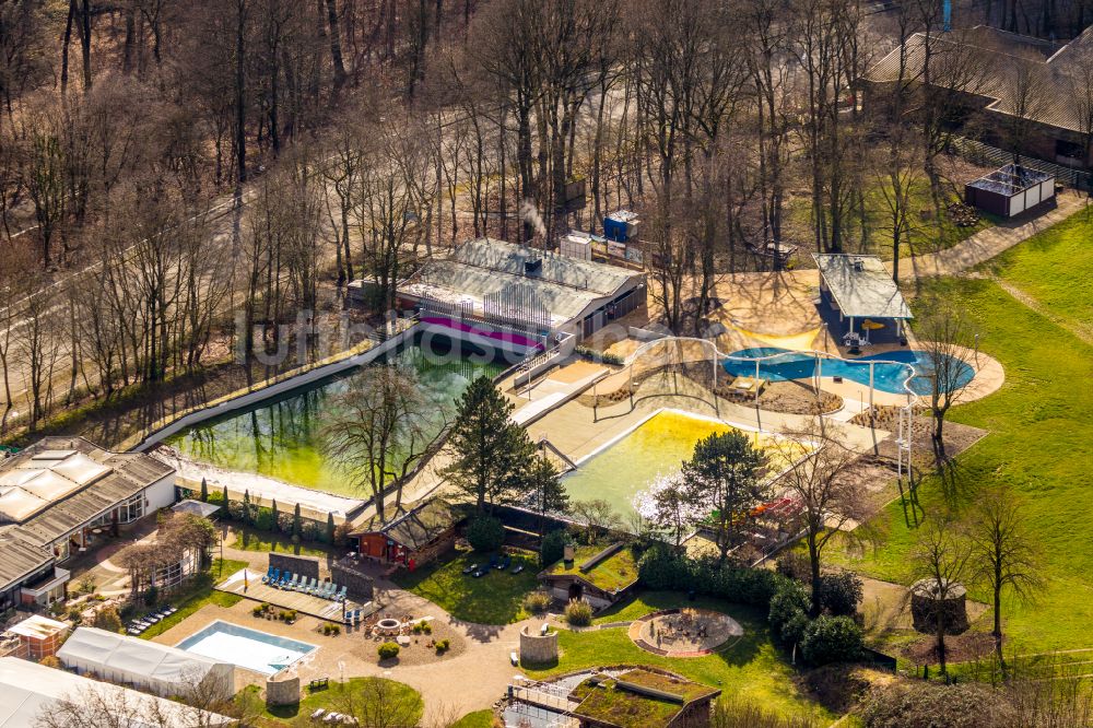 Rothebusch von oben - Schwimmhalle und Schwimmbecken des Freibades Solbad Vonderort in Rothebusch im Bundesland Nordrhein-Westfalen