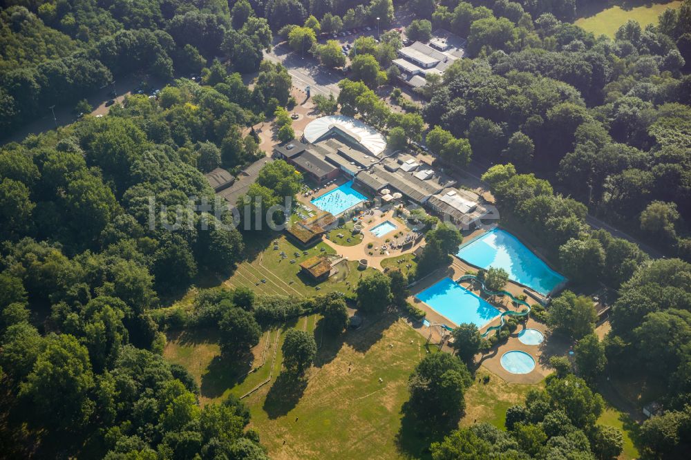 Rothebusch von oben - Schwimmhalle und Schwimmbecken des Freibades Solbad Vonderort in Rothebusch im Bundesland Nordrhein-Westfalen