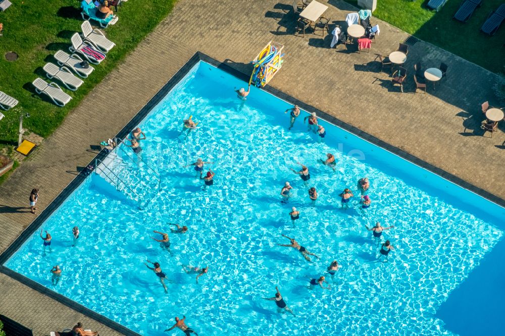 Rothebusch aus der Vogelperspektive: Schwimmhalle und Schwimmbecken des Freibades Solbad Vonderort in Rothebusch im Bundesland Nordrhein-Westfalen