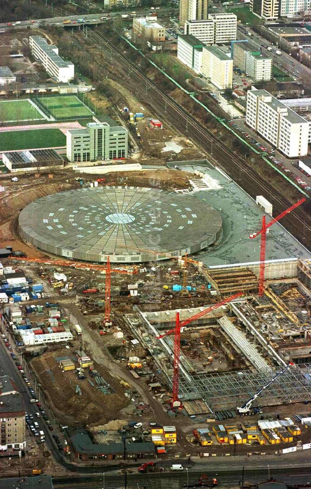 Luftaufnahme Berlin - Schwimmhallenbau an der Landsberger Allee