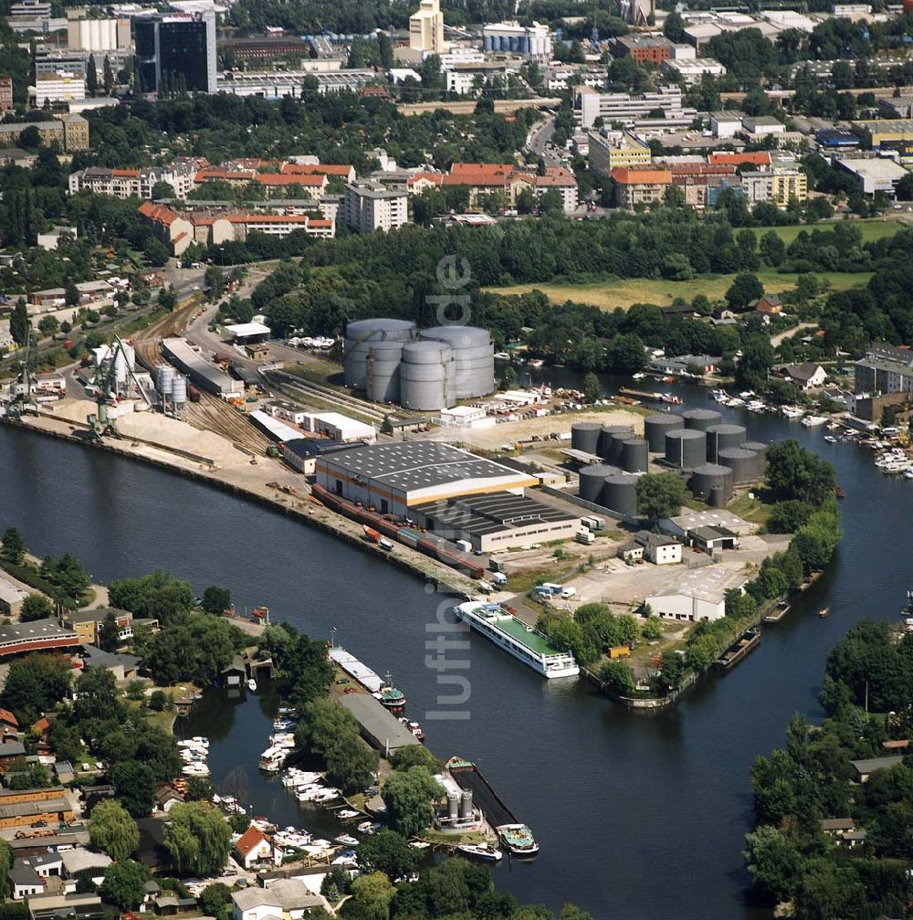 Berlin - Spandau von oben - Südhafen der BEHALA.