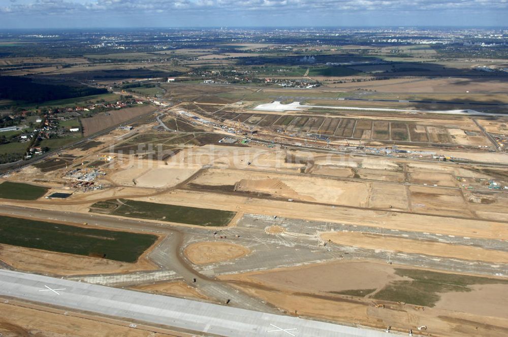 Luftbild Schönefeld - Südliche Landebahn an der Baustelle Flughafen Berlin-Schönefeld BBI