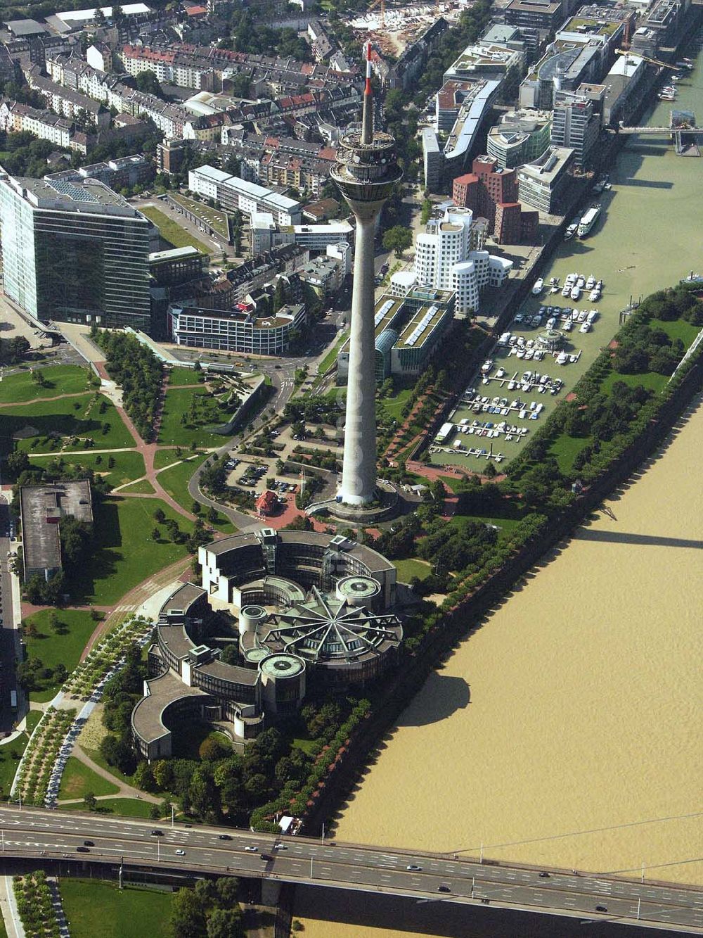 Luftbild Düsseldorf (NRW) - Südliche Rheinpromenade - Düsseldorf (NRW)