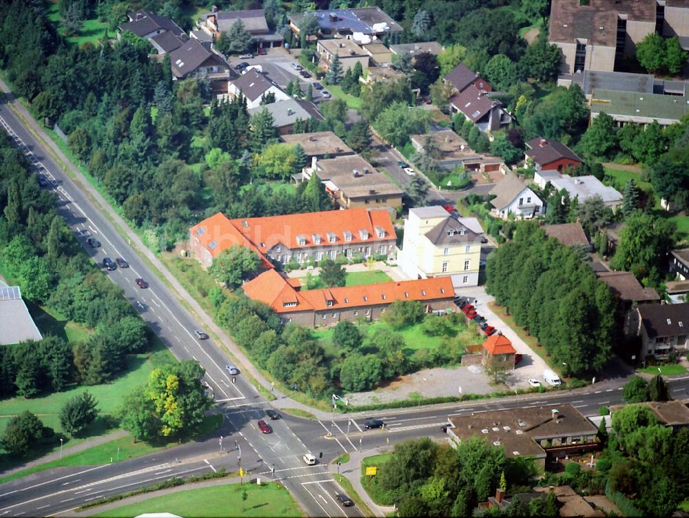 Moers von oben - Südrand des Stadtzentrums mit der Kreuzung Venloer-und Filder Straße in Moers im Bundesland Nordrhein-Westfalen NRW