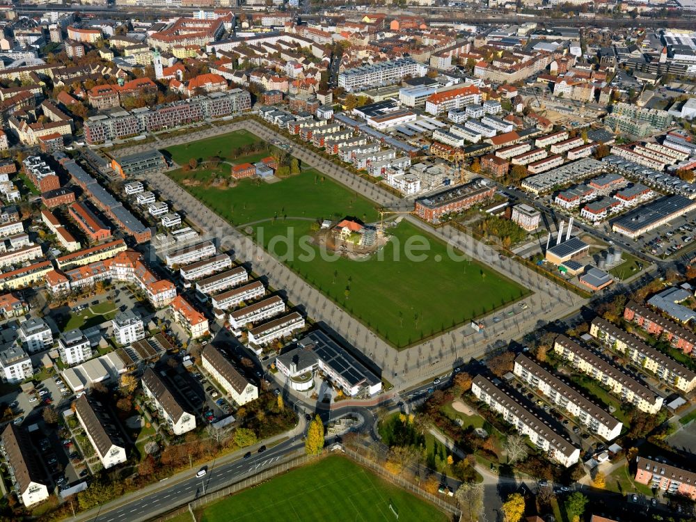 Fürth von oben - Südstadtpark auf dem Gelände der ehemaligen William O. Darby Kaserne in Fürth im Bundesland Bayern