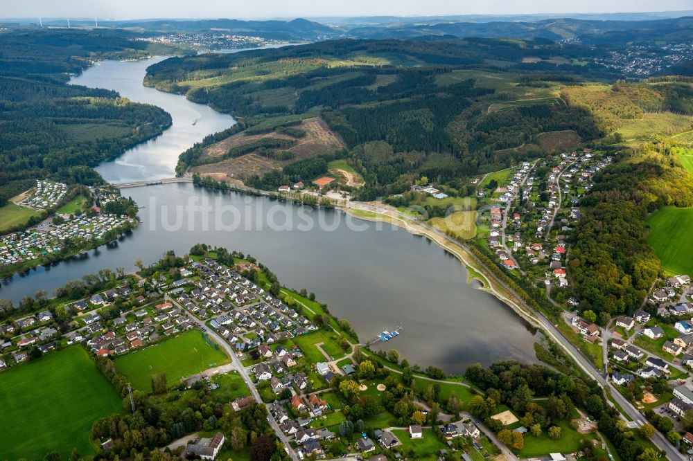 Sundern (Sauerland) aus der Vogelperspektive: Südufer des Sorpesee in Sundern (Sauerland) im Bundesland Nordrhein-Westfalen