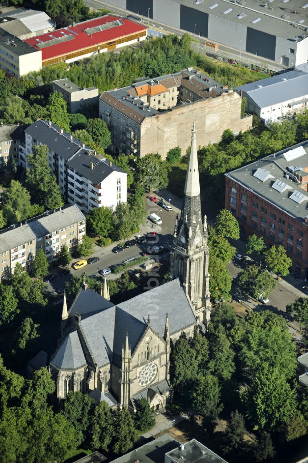 Berlin aus der Vogelperspektive: Sebastiankirche in Berlin- Gesundbrunnen