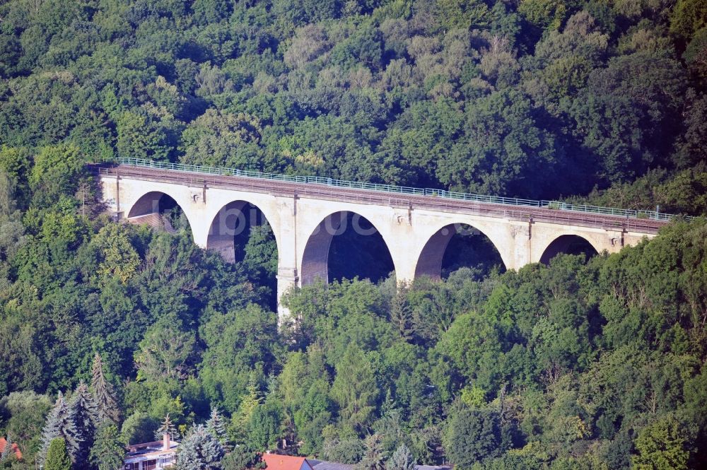 Weimar von oben - Sechsbogenbrücke in Weimar im Bundesland Thüringen