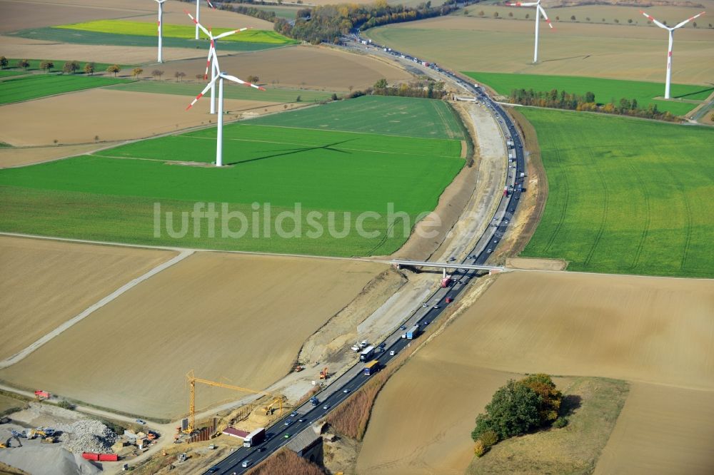 Wohldenberg von oben - Sechsstreifiger Ausbau der Bundesautobahn BAB A7 bei Wohldenberg im Bundesland Niedersachsen