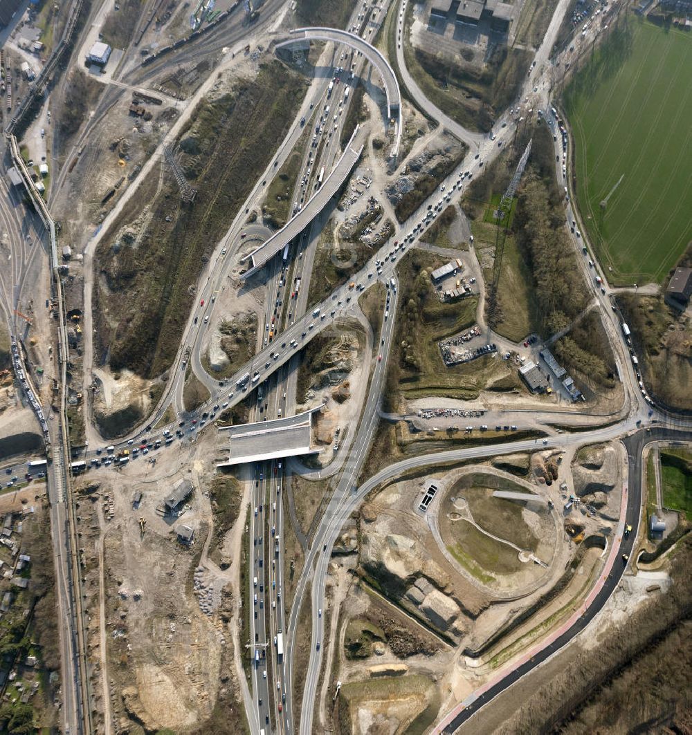 Luftaufnahme BOCHUM OT Stahlhausen - Sechsstreifiger Ausbau der A40 zwischen den Anschlussstellen Gelsenkirchen und Bochum-Stahlhausen