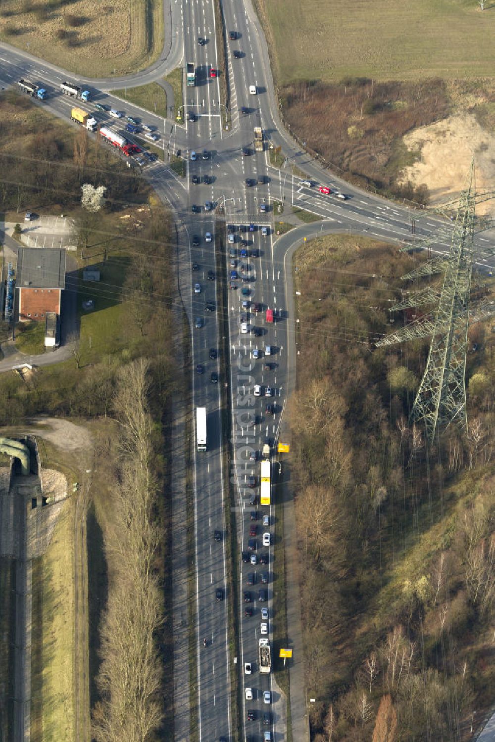 BOCHUM OT Stahlhausen von oben - Sechsstreifiger Ausbau der A40 zwischen den Anschlussstellen Gelsenkirchen und Bochum-Stahlhausen